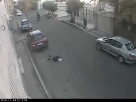 لحظة سحل امرأة وسرقتها في وضح النهار