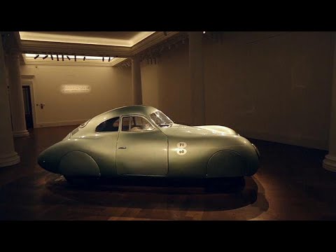 عرض أقدم سيارة بورشه في العالم في المزاد