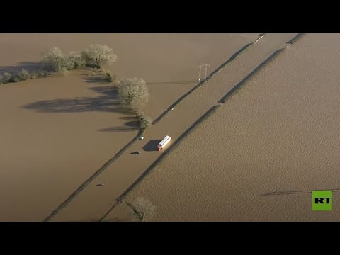 إجلاء الآلاف من منازلهم جراء فيضانات تضرب بريطانيا