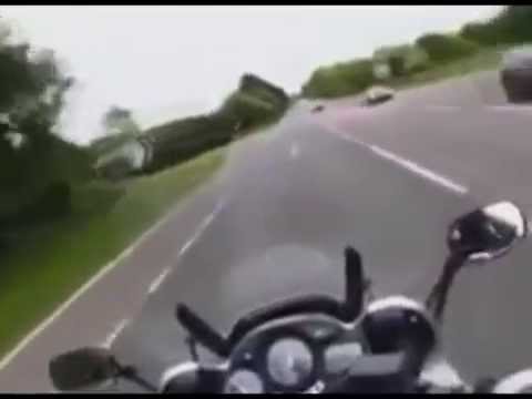 حادث خطير لدراجة نارية على الطريق السريع